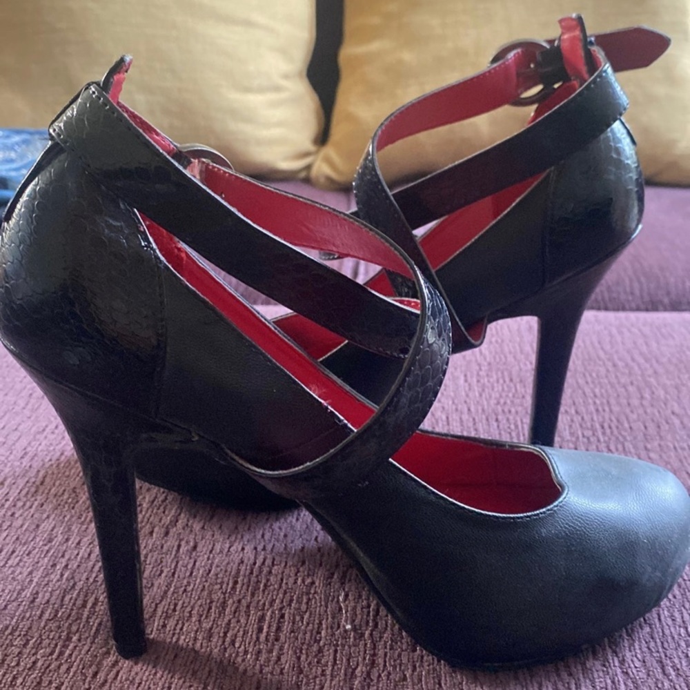 Black Heels. Hardly Worn
